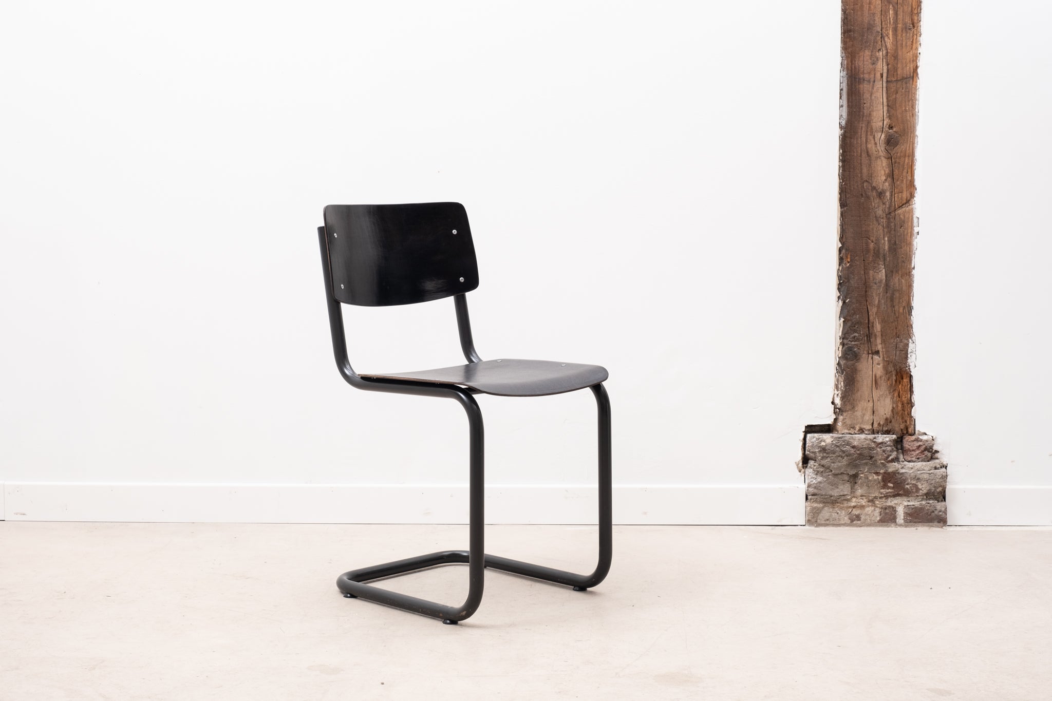Pagholz S-shaped chair