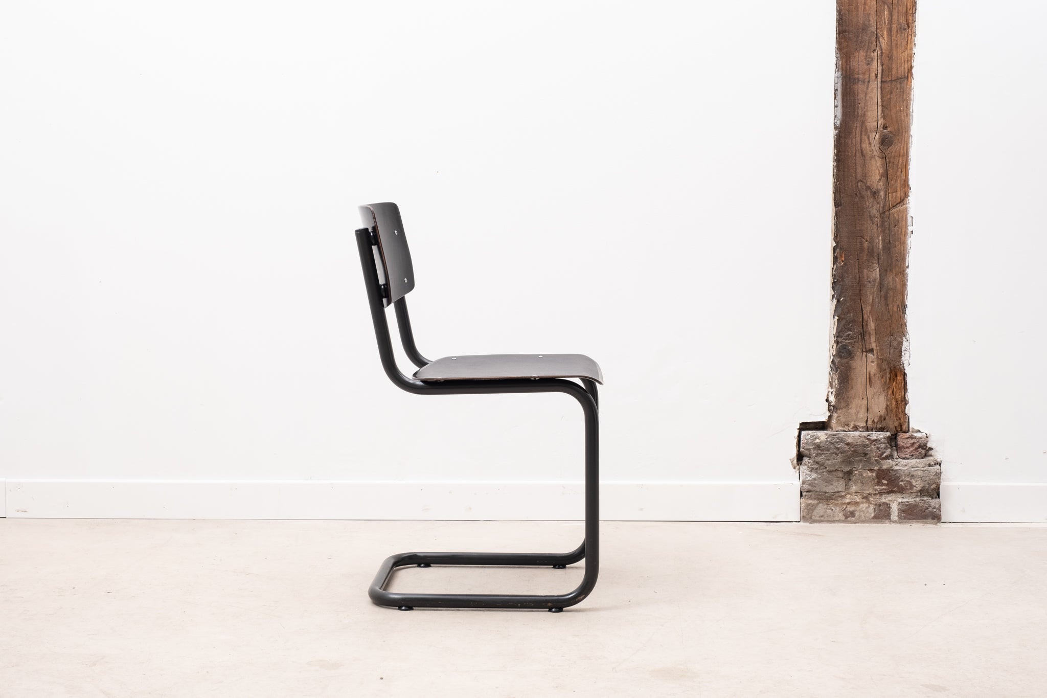 Pagholz S-shaped chair