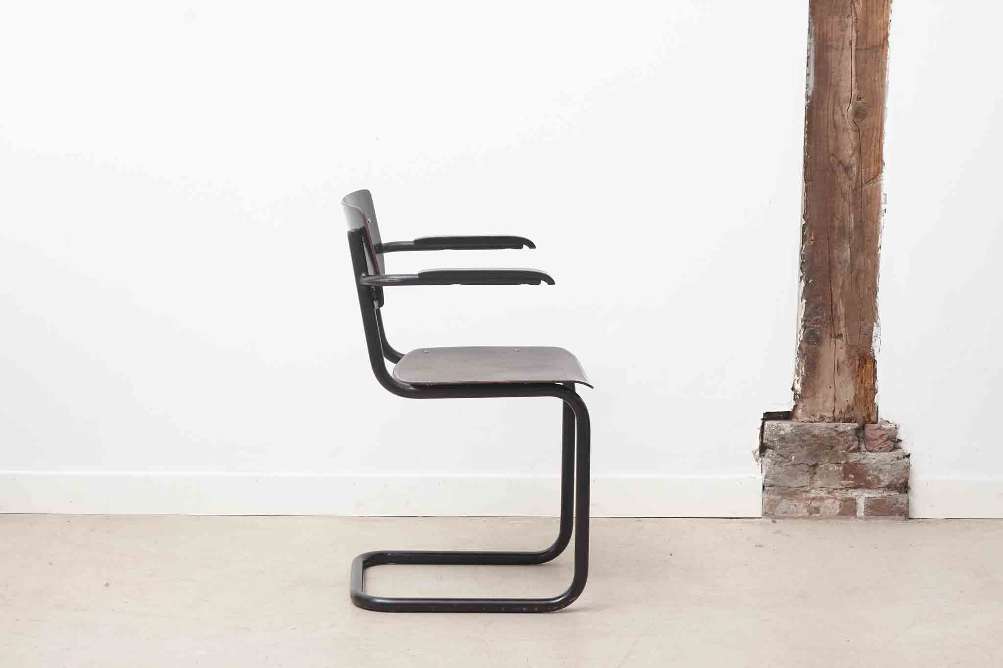 Pagholz S-shaped chair