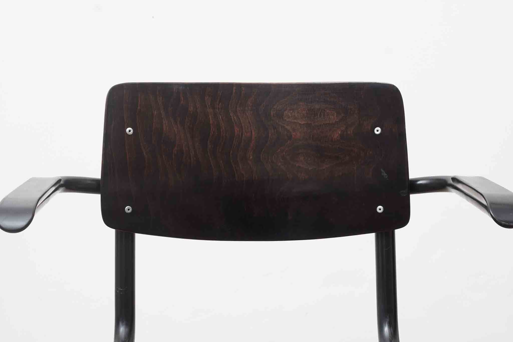 Pagholz S-shaped chair