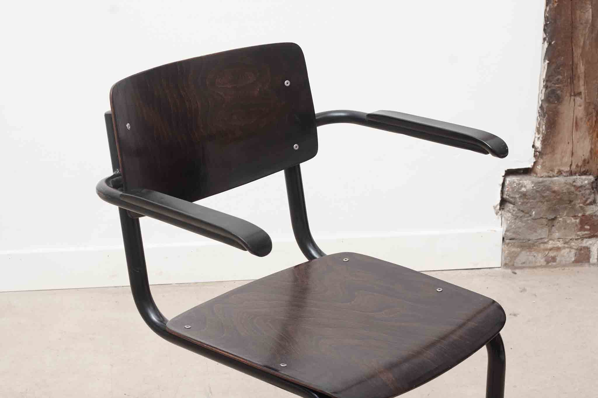 Pagholz S-shaped chair