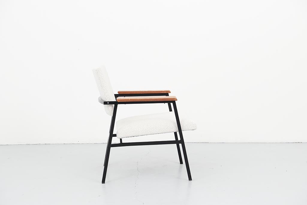 Dutch design armchair in metal and white curls