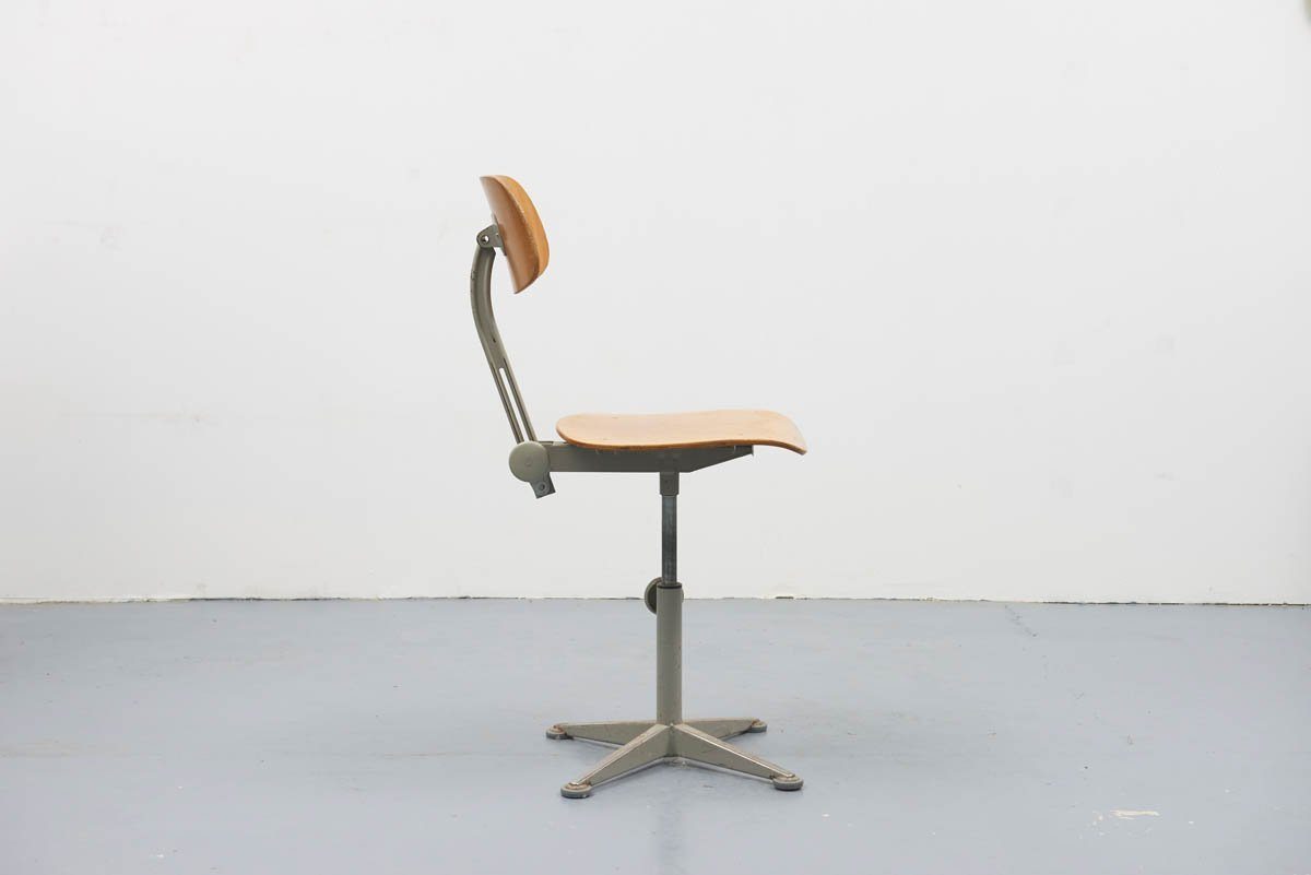 Chaise d'atelier Friso Kramer - Cartel de Belleville mobilier vintage paris
