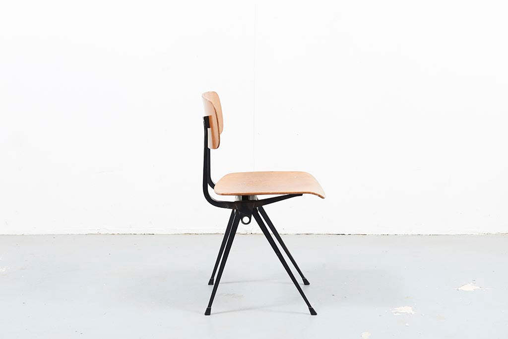 Friso chair Kramer Result oak vintage black legs
