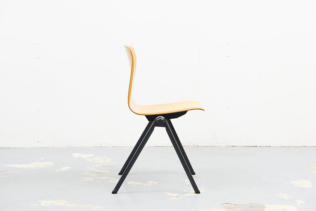 Galvanitas S30 chair colored