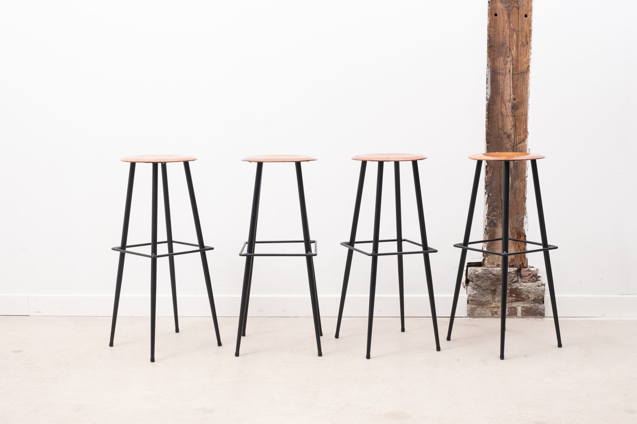 Bar stool with thin metal legs