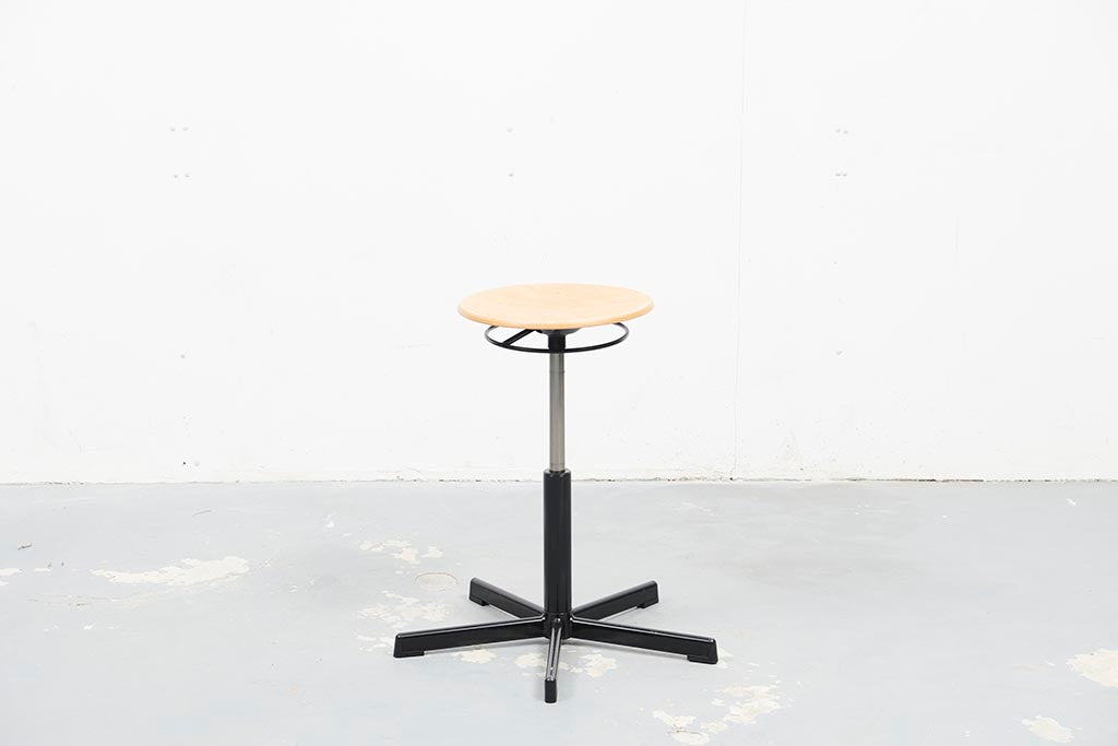 ADJUSTABLE STOOL WITH BLACK LEGS