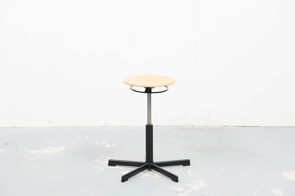 ADJUSTABLE STOOL WITH BLACK LEGS